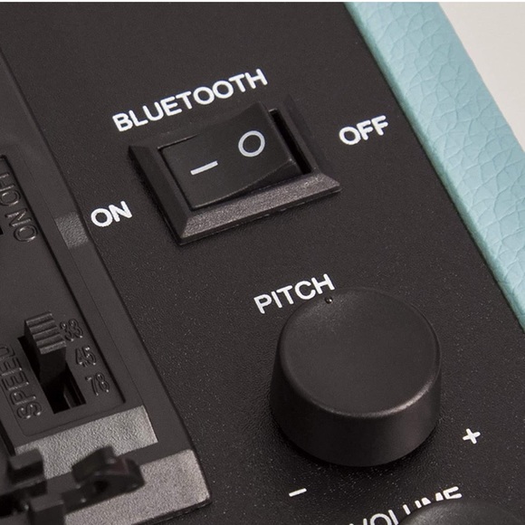 Crosley CR8005D-BK Cruiser Deluxe 3-Speed Bluetooth Suitcase Record Player - Picture 2 of 6